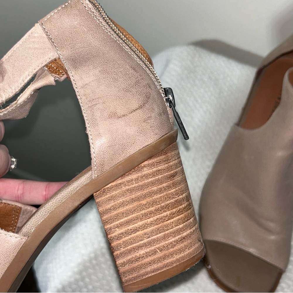 Lucky Brand Elegant Tan Women's Shoes - Picture 13 of 15